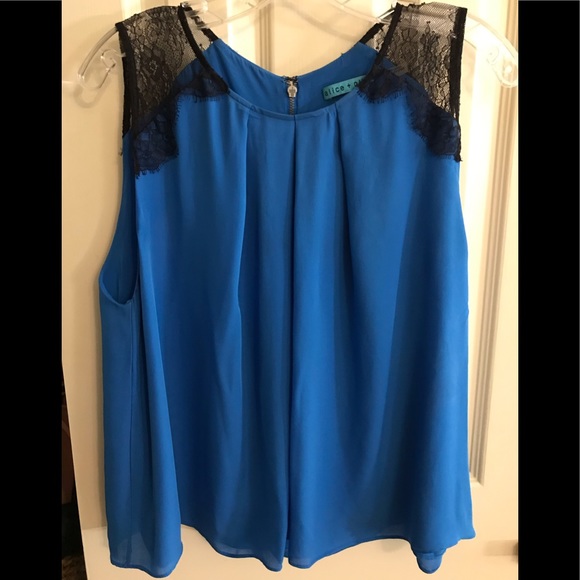 Alice + Olivia Tops - 🎖HOST PICK🎖Alice + Olivia Loretta Silk Lace Top